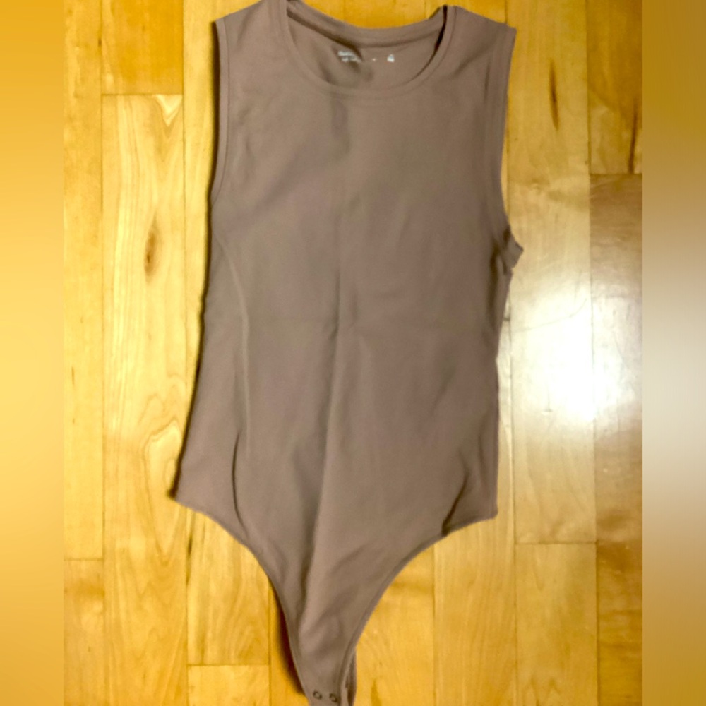 Abercrombie & Fitch bodysuit (FINALPRICEDROP)